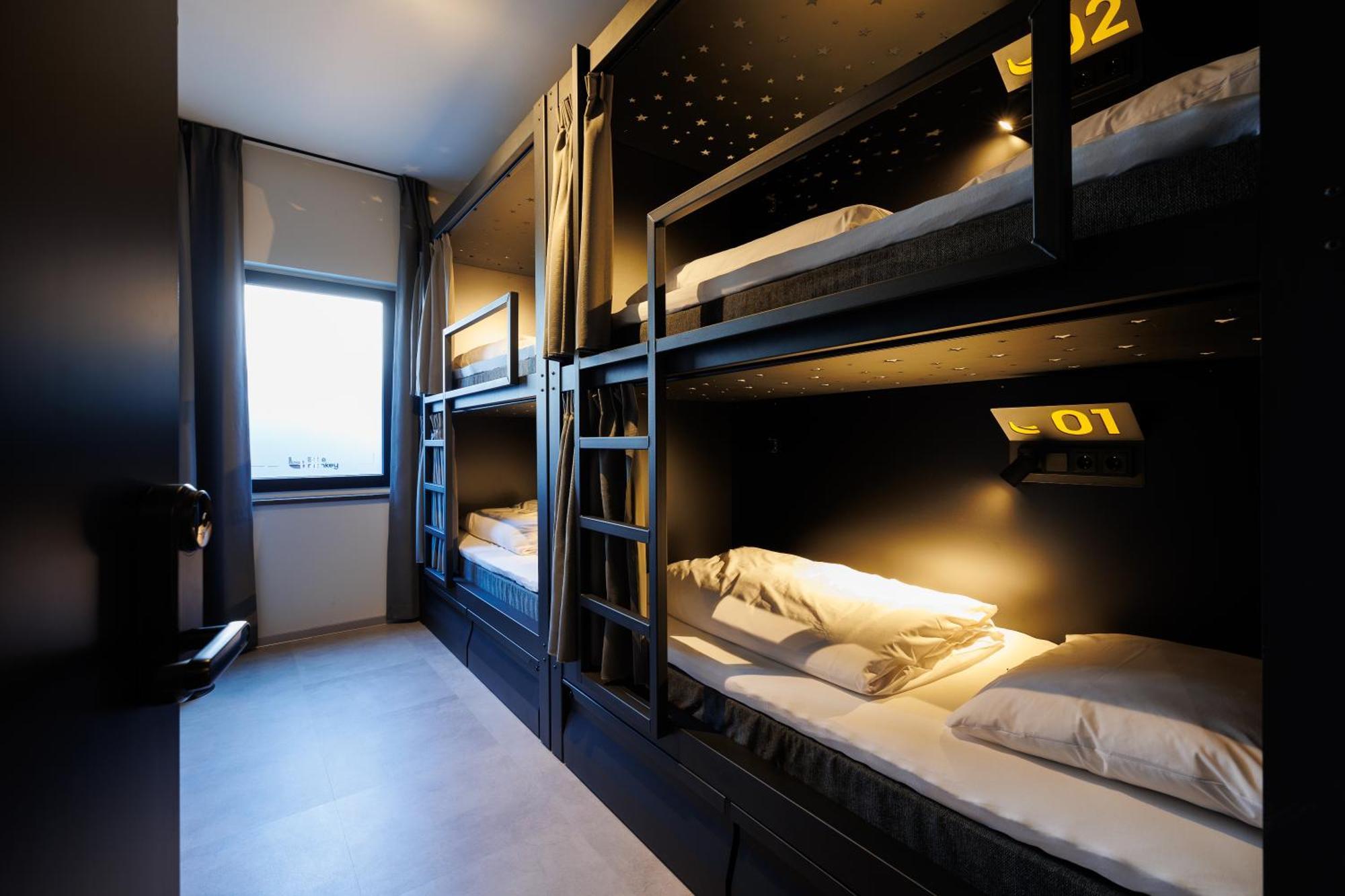 Little Monkey Hostel *